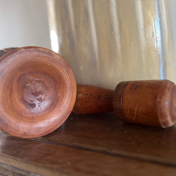 Mortar and pestle set in wood. Carved decorated, great grinding flavor. - Picture 8 of 11